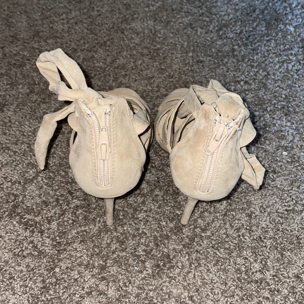 Nude heels. - Picture 6 of 6